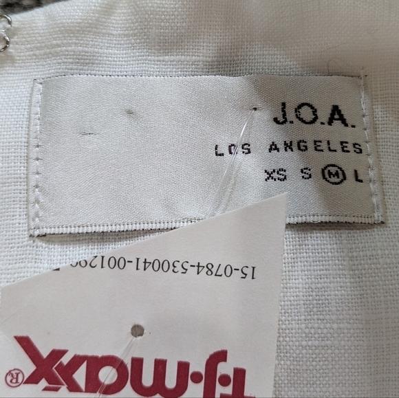 ✨3/$15 JOA white cold shoulder off the shoulder flowy top M - Picture 7 of 7